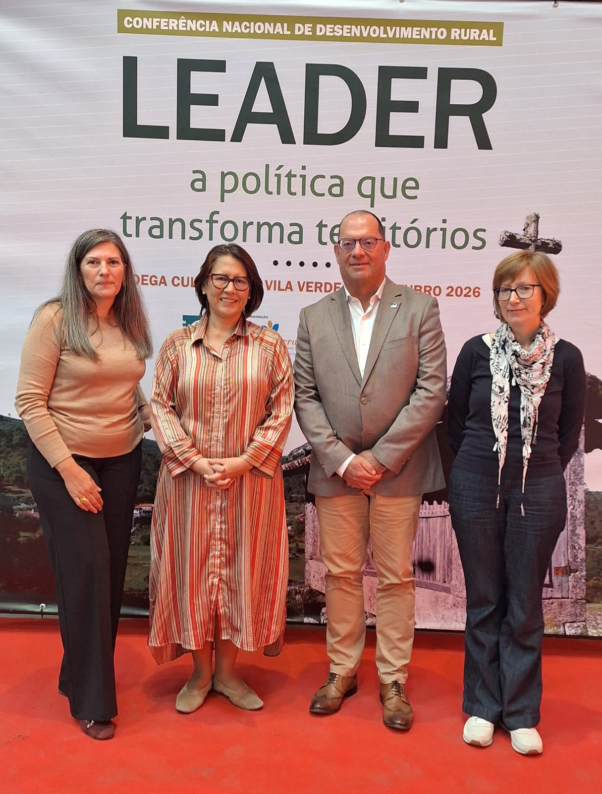Conferência Nacional LEADER, Vila Verde — participantes junto ao painel da conferência